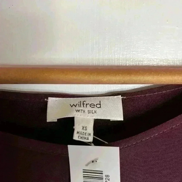 BNWT Wilfred Silk Charleville Long Sleeved Shirt in Deep Eggplant Size XS - Picture 3 of 8